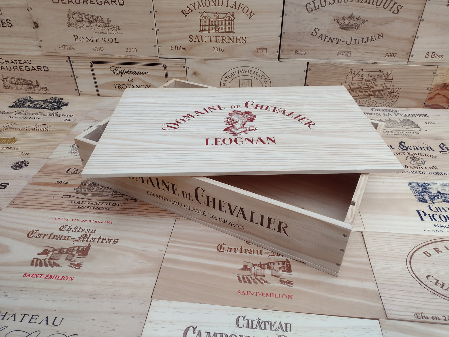 Domaine De Chevalier, Lidded 6 bottle box