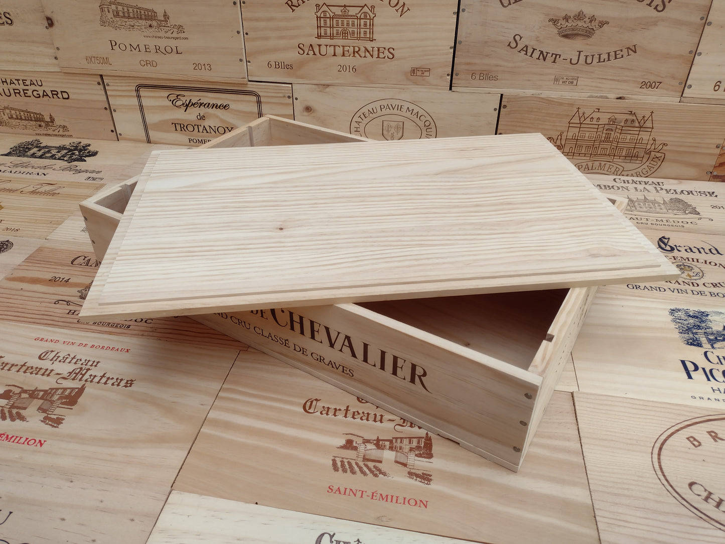 Domaine De Chevalier, Lidded 6 bottle box