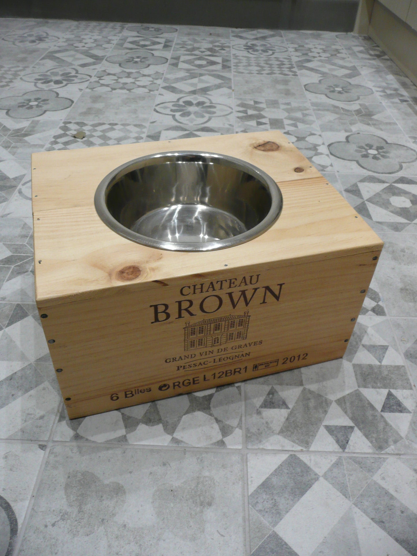 Wine Box Pet Feeder