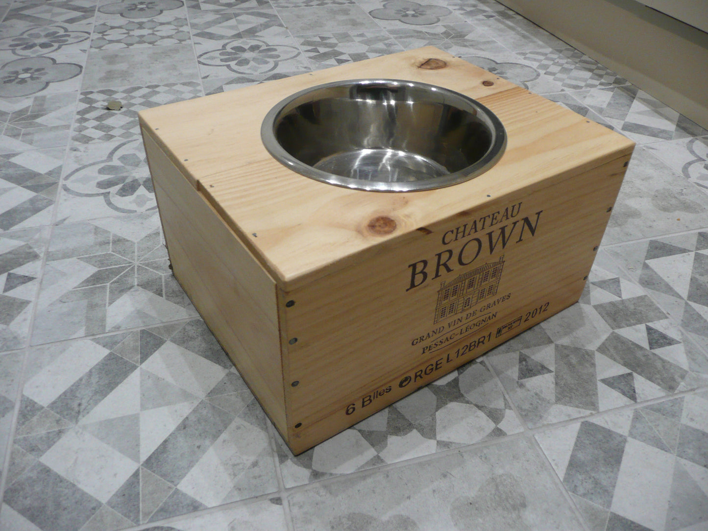 Wine Box Pet Feeder