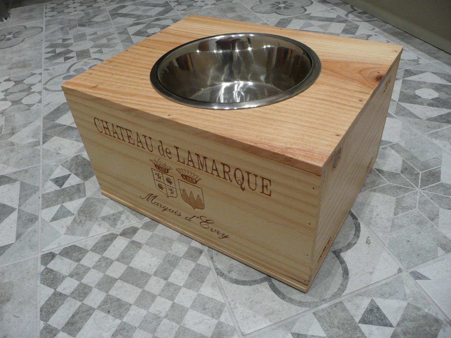 Wine Box Pet Feeder